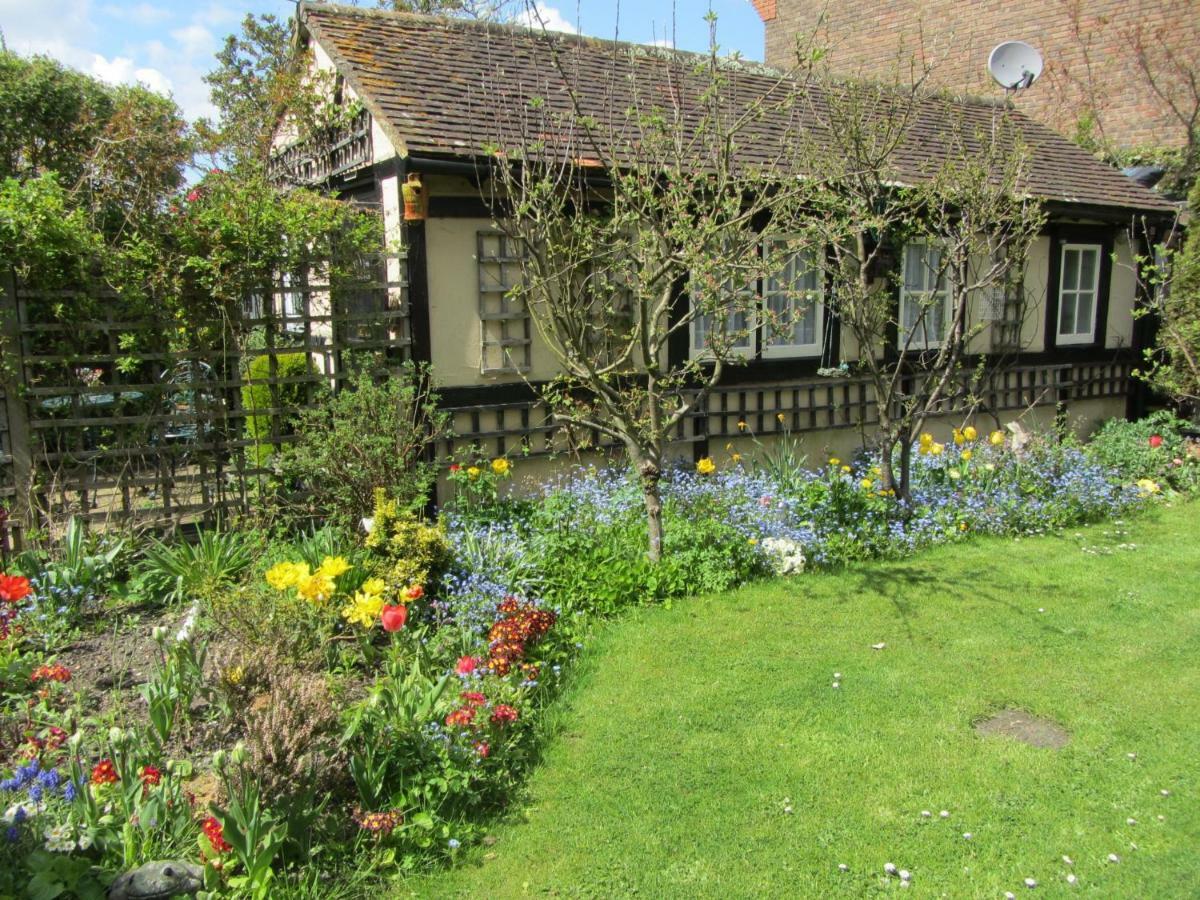 The Stable Eastleigh Exterior foto
